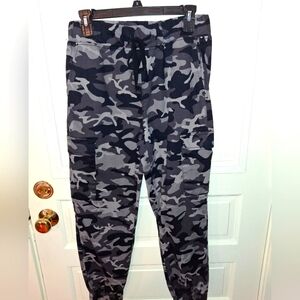 Tinseltown Black and Gray Camouflage Pants